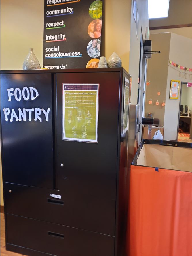 Student apartments hold food drive