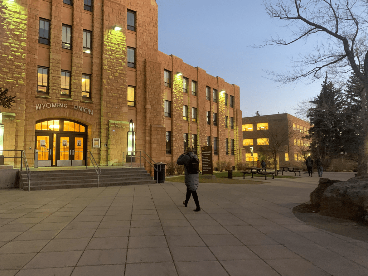 Students attempt to handle Daylight Savings Time